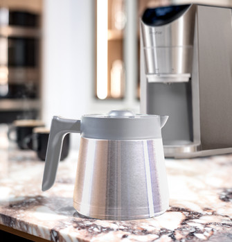 Profile_GrindBrew_P7CGAAS6TBB_08_FB_CarafeDesign.jpg
